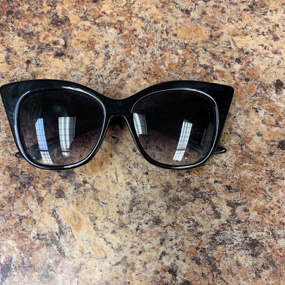 Dita Magnifique black sunglasses!
